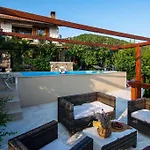 Etno With A Pool - Matusanovi Dvori Rab