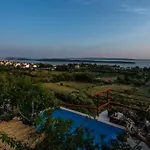 Etno With A Pool - Matusanovi Dvori Rab