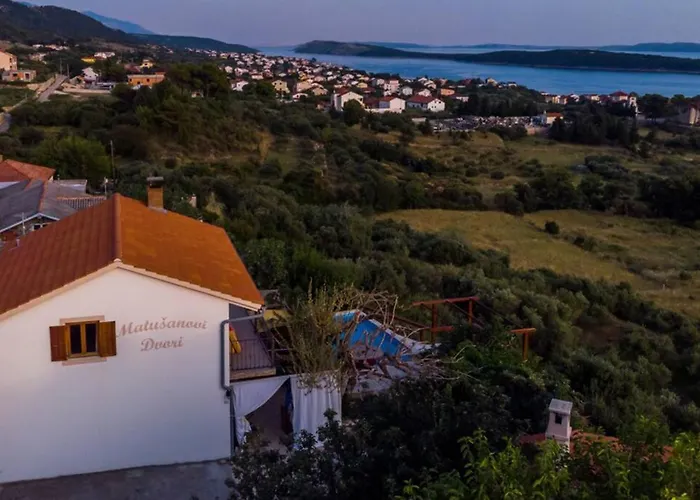 Etno With A Pool - Matusanovi Dvori Rab Villa